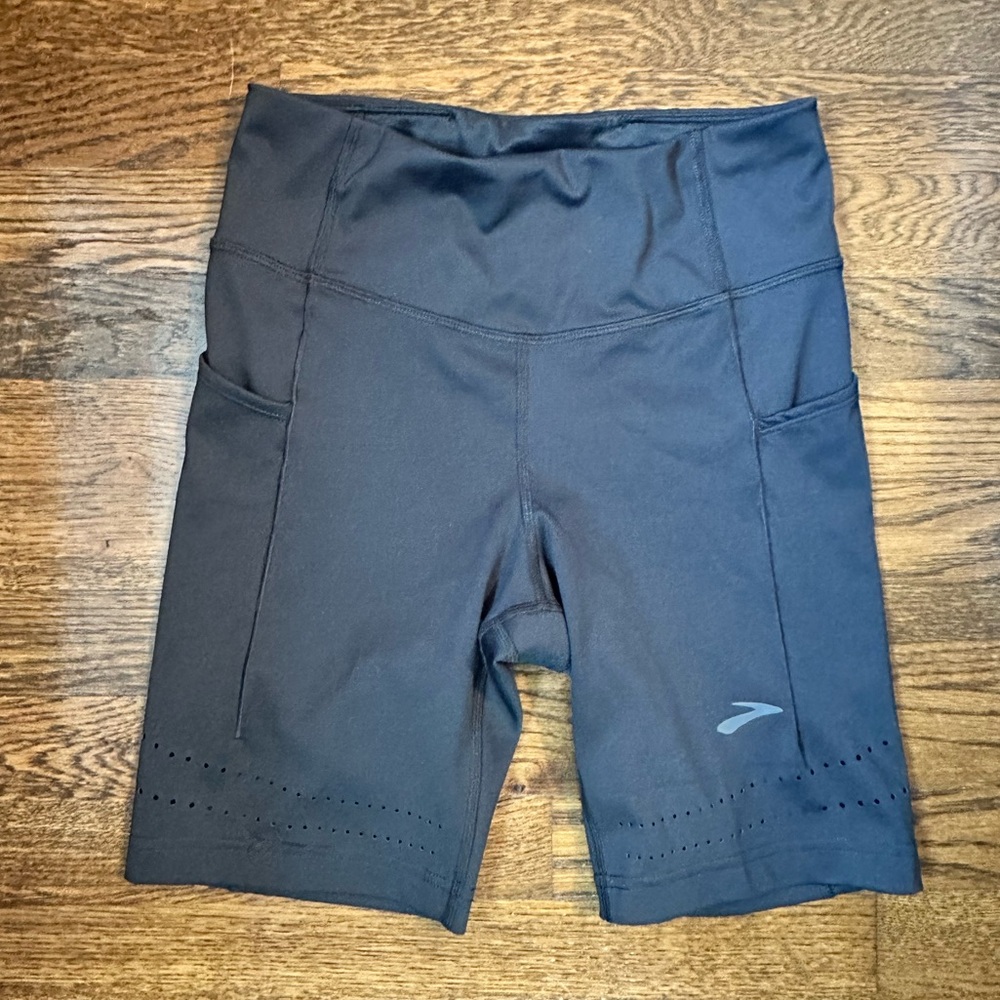 Brooks Spark 8” Short Tight